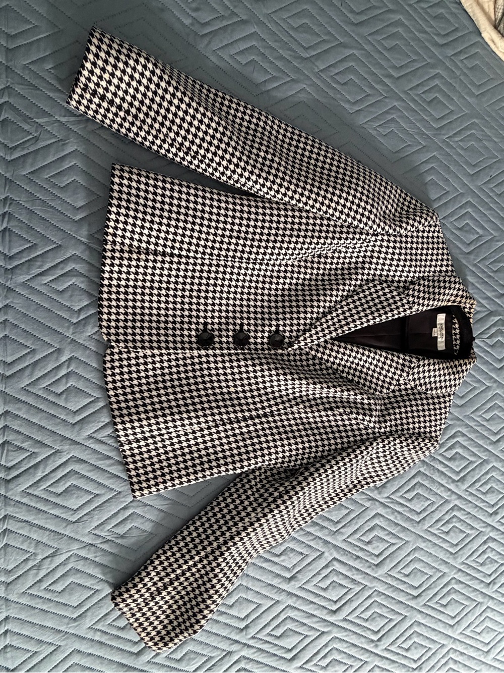 Jones Studio Black & White Houndstooth Blazer